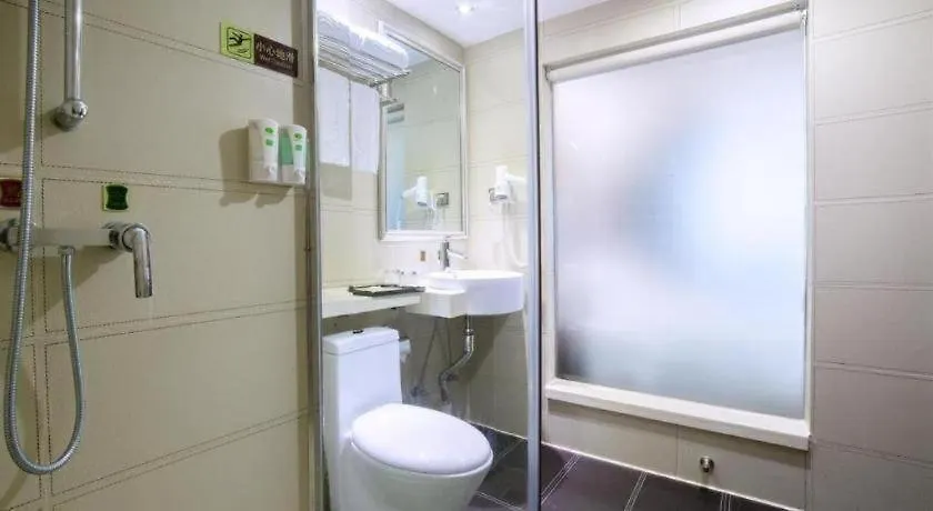 Vienna Hotel Zhuhai Xiangzhou Qinglv Road Theater